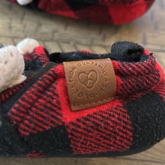 Lil Bear 🐻 Nonslip Warm Cozy DearFoam Slippers for your wee one ☝️ like new - Picture 14 of 16